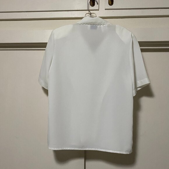 Kathy Che, short sleeve white, button-down, beautifully decorated blouse, size 8 - Picture 7 of 10